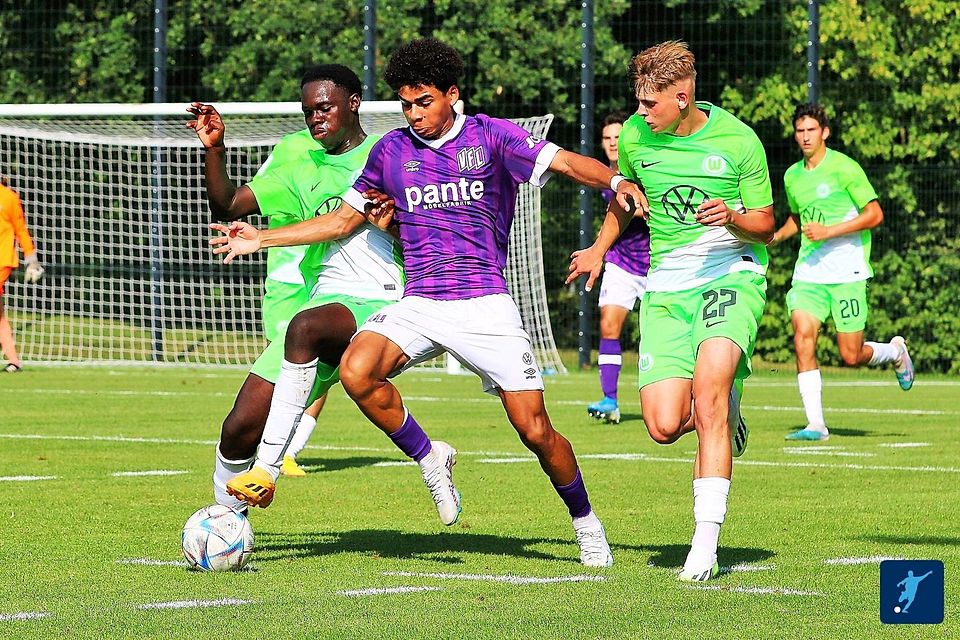 Der BFC-Neuzugang spielte im Nachwuchs auch für den VfL Wolfsburg (r.).