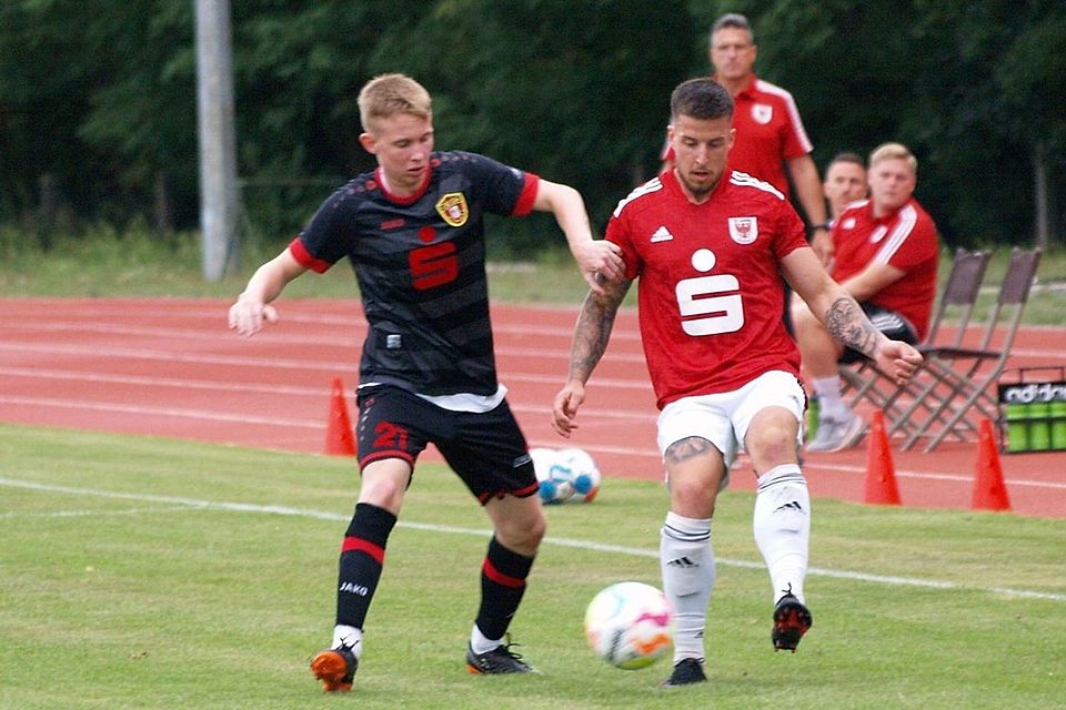 Nach dem Abgang von Artem Dolbniev (links) wurde der 1. FC Lok Stendal noch einmal aktiv. 