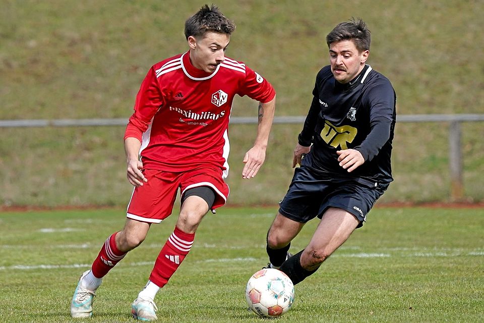 Marcel Gebauer (rechts) ließ Haunstettens Ioannis Maliachovas keinen Raum zur Entfaltung und landete mit dem TSV Weringen einen 1:0-Erfolg.