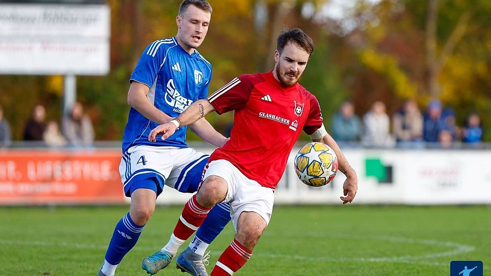 Nicht zu stoppen: Mit einem lupenreinen Hattrick leitete Christian Seidl (hier rechts im Bild gegen den SV Grainet) den 5:1-Sieg seines FC Künzing gegen den FC Obernzell-Erlau ein