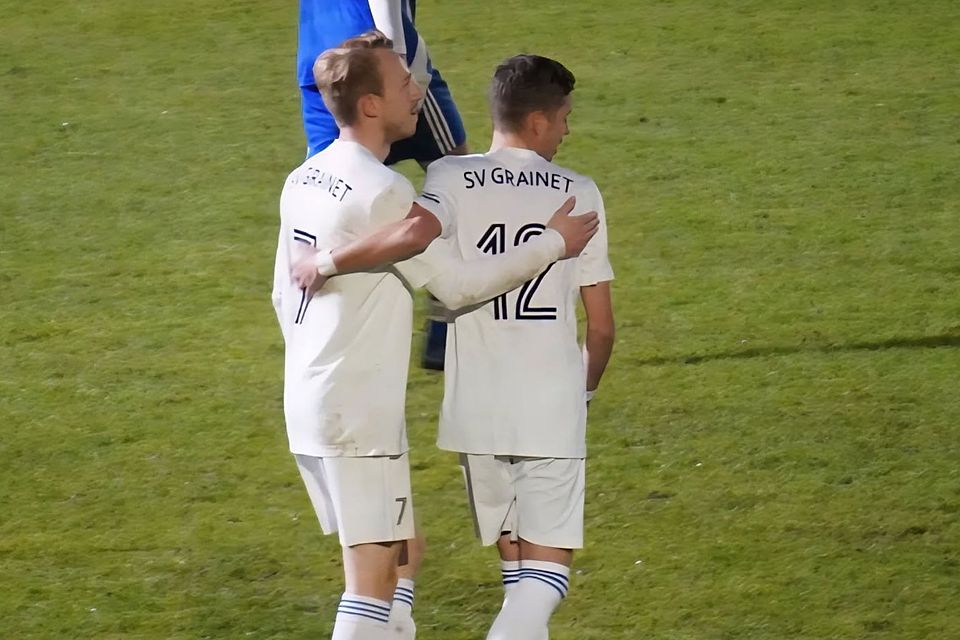 Patrick Haugeneder (re.) durfte zum ersten Mal für den SV Grainet II ran.