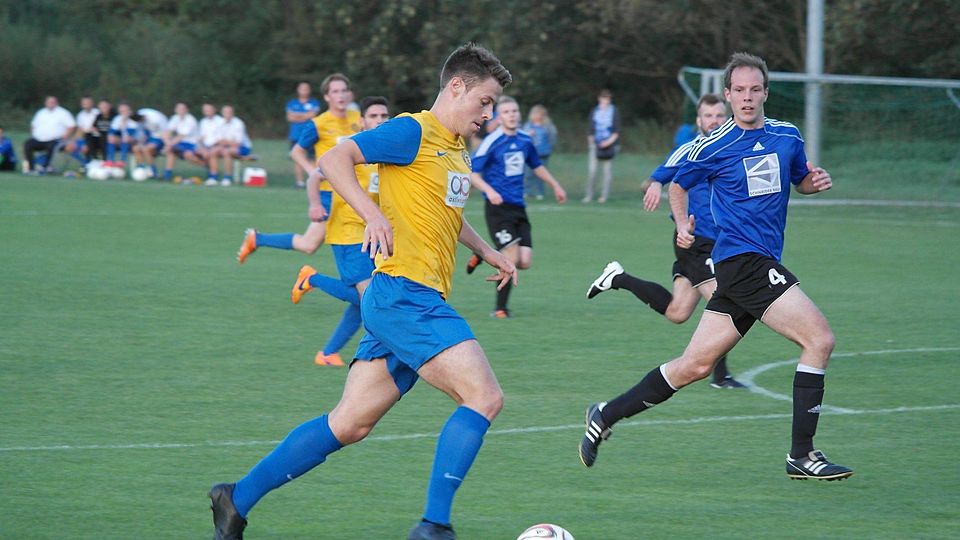 Schnürte dieses Mal bei der Zweiten einen Doppelpack: SGE-Offensivakteur Dominik Schindel (mit Ball).   (Archivfoto: Timo Schlitz)