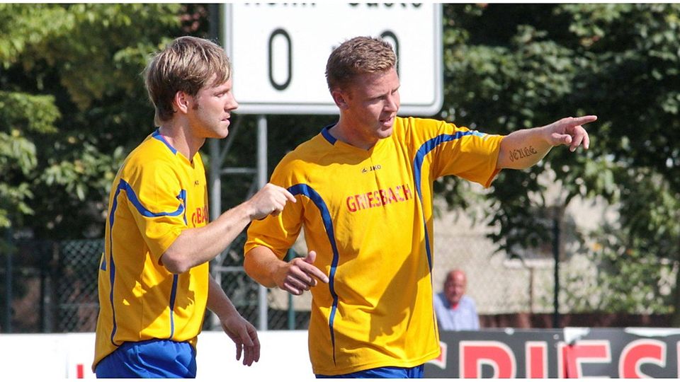 Laubsdorfs Kapitän Sebastian Nuhs und Mirko Treuger stehen im Achtelfinale des Landespokals. F: Sven Bock