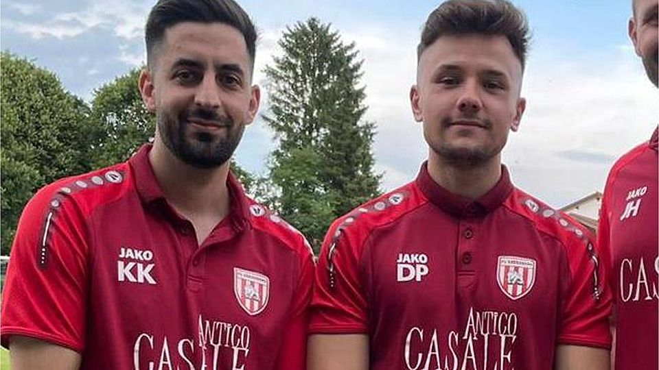 Kadir Kir (l.) und Dominik Pries: Die Spielertrainer des FC Ebersberg freuen sich über einen starken Auftritt im Abstiegskampf.