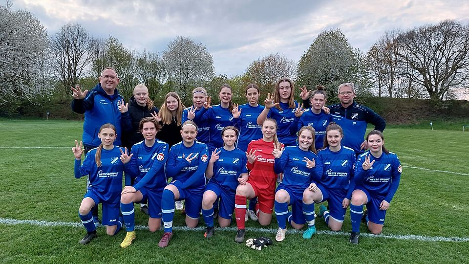 Nach dem klaren 5:0-Derbysieg gegen den KSV Hessen Kassel sind die B-Juniorinnen der TuS Viktoria Großenenglis weiter auf Meisterkurs in der Verbandsliga Nord.
