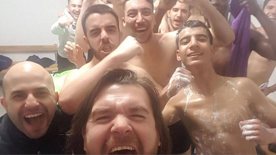 Pure Freude: Die U19 des FV Biebrich 02 steht im Viertelfinale des Hessenpokals. Foto: H. Tutkun