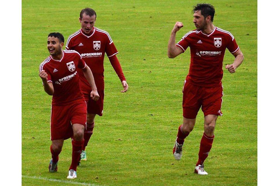 Besiegelt den historischen Auswärtserfolg des FC Hennef 05: Rachid Bouallal (vorne)., Foto: Miebach