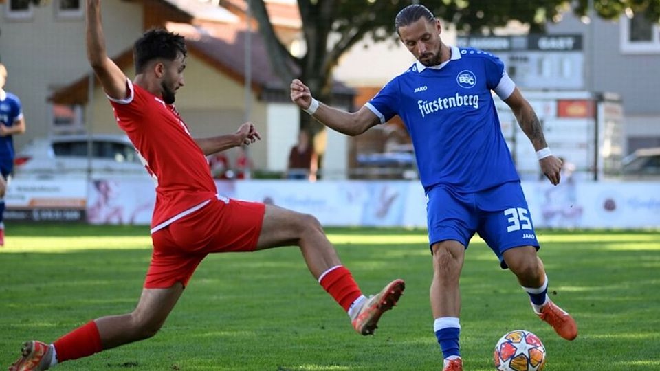 Hasan Pepic (r.) erzielte kurz nach dem Seitenwechsel das 3:0 für den Bahlinger SC.