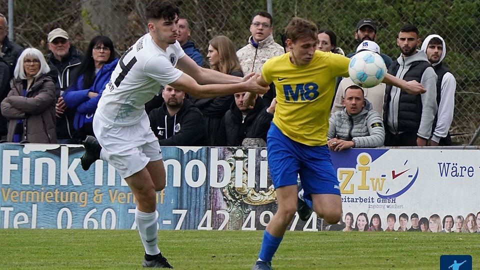 Spitzenreiter Langstadt/Babenhausen (gelbe Trikots) gewinnt im Topspiel.