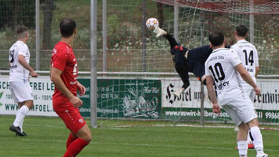 Weckruf: Durch diesen frühen Treffer in Minute sechs durch Philipp Beetz ging Hallbergmoos im Hinspiel in Führung, danach aber spielte nur noch der TSV 1865.