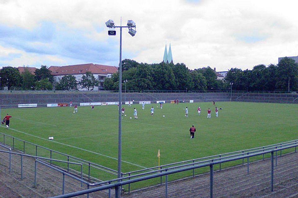 Das Hans-Zoschke-Stadion in Berlin-Lichtenberg. Foto: Der Sepp, Wikimedia, CC-BY-SA
