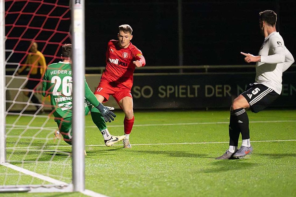 Gleich fällt das 1-0 - Marc Schwabe legt zurück auf Joshua Nwokoma.