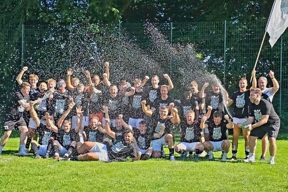 SW Röllinghausen ist zurück in der Bezirksliga. SW Röllinghausen ist zurück in der Bezirksliga.
