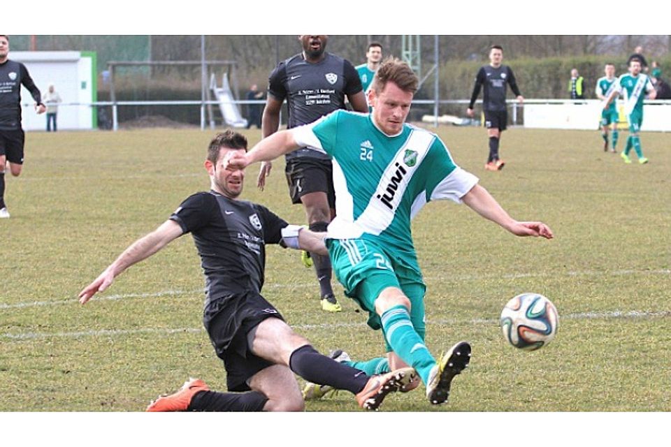 Vielleicht eine Option für Hauenstein: Waldalgesheims Abwehrspieler Felix Pauer (rechts) ist unter der Woche beim Verbandsligisten wieder ins Training eingestiegen	Archivfoto: Edgar Daudistel