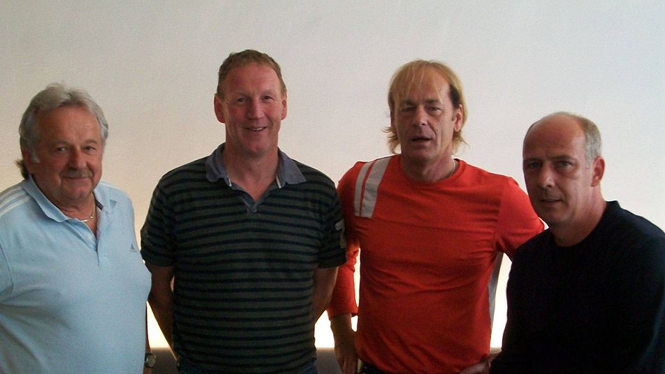 Am Montag trafen sich Basler und Späth mit den Auswahltrainern Helmut Wirth und Reinhard \"Tiimex\" Treimer in der Landshuter Szenekneipe \"Tigerlilly\", um den Matchplan für Sonntag aufzustellen.