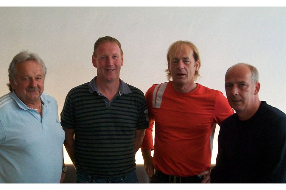 Am Montag trafen sich Basler und Späth mit den Auswahltrainern Helmut Wirth und Reinhard \"Tiimex\" Treimer in der Landshuter Szenekneipe \"Tigerlilly\", um den Matchplan für Sonntag aufzustellen.