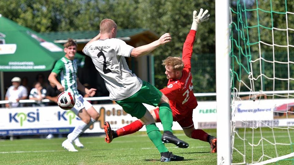 Zweimal legte der SV Lörzenbach (vorne Alexander Ripper) in der Partie gegen die SG Lindenfels/Winterkasten vor, zweimal musste aber auch SVL-Keeper Tobias Pfeifer hinter sich greifen. In der nächsten Woche ist der SVL im Derby in Mitlechtern gefordert.	Archivfoto: Dagmar Jährling