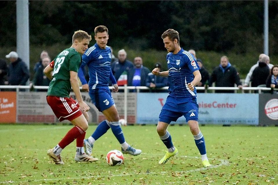 Kann der TuS Rotenhof, hier mit Felix Struck (re.) und dem verletzten Jan Pioch, in Neumünster Fortuna einfangen?