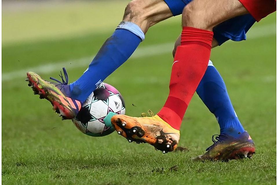 Einen weiteren Schritt Richtung Erhalt der Fußball-B-Liga will der SV Kirschhausen am Sonntag beim SV Fürth II machen. 	Foto: Uli Deck/dpa/Symbolbild