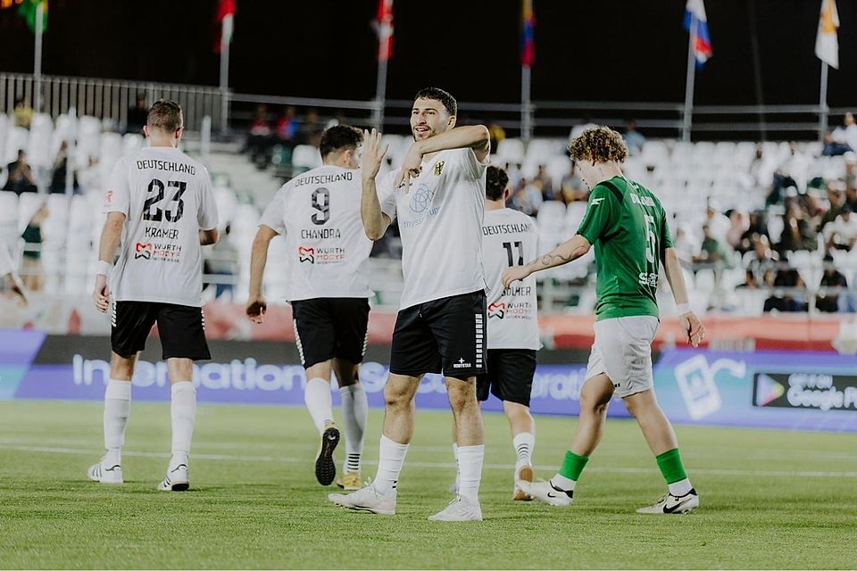 Bejubelt seinen Treffer in der Vorrunde bei der WM: Mustapha Chahrour (vorne).