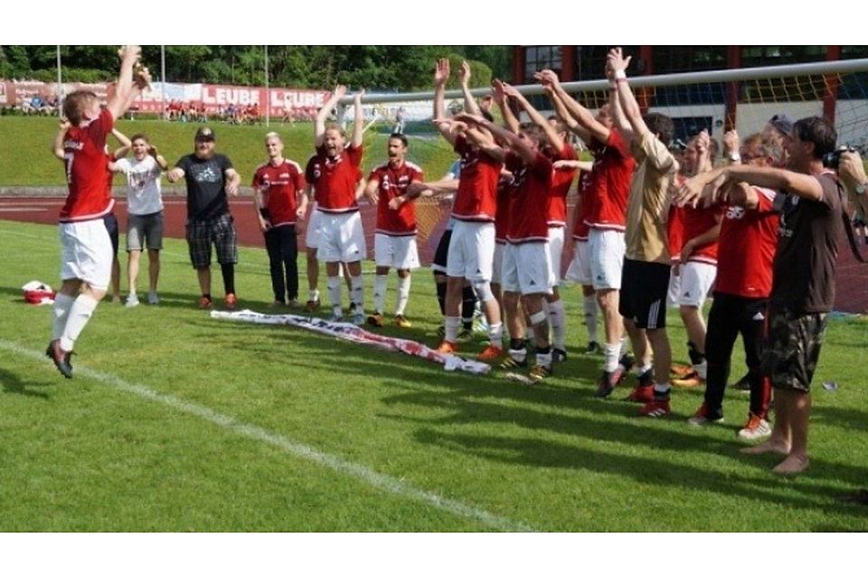 Die SG Schönau feierte am Samstag den Meistertitel im Endspiel gegen Traunreut bis spät in die Nacht. Foto: Dietmar Schwarz
