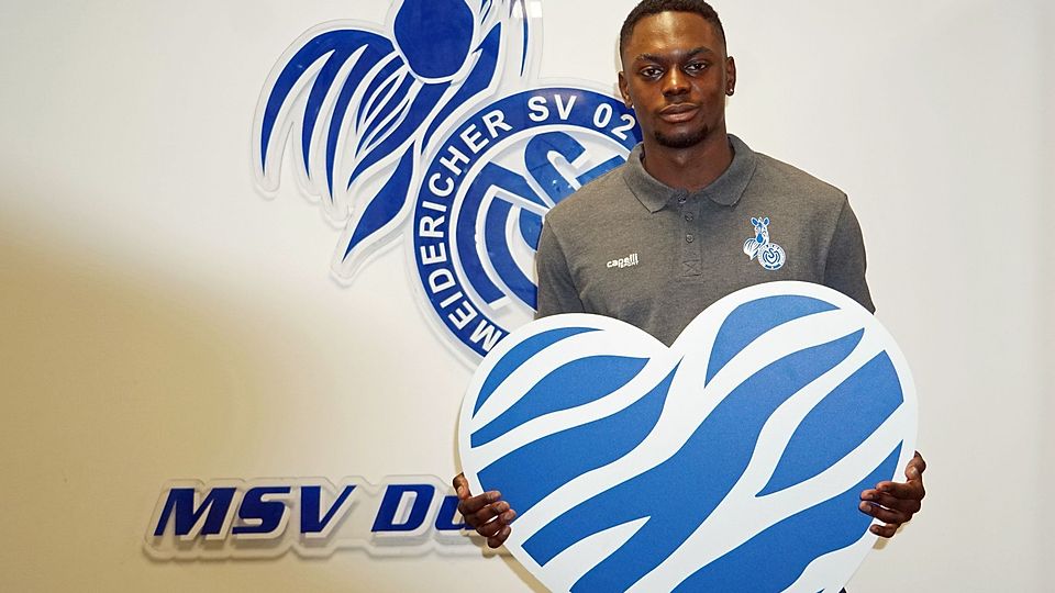 Rudolf Ndualu schnürt zukünftig seine Fußballschuhe für den MSV Duisburg.