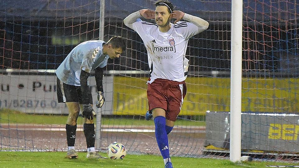 Max Heberlein schoss den SV Obertraubling im Alleingang zum Sieg gegen den Tabellenführer.