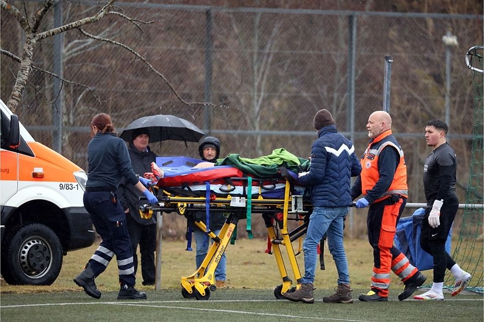 Die Bezirksliga-Partie zwischen dem SV Hölzlebruck und dem FC Bräunlingen wurde durch die unverschuldete, aber schwere Verletzung von Laurin Wernet überschattet. Bei der Erstversorgung im Jahnstadion waren der Krankenwagen und Notarzt im Einsatz