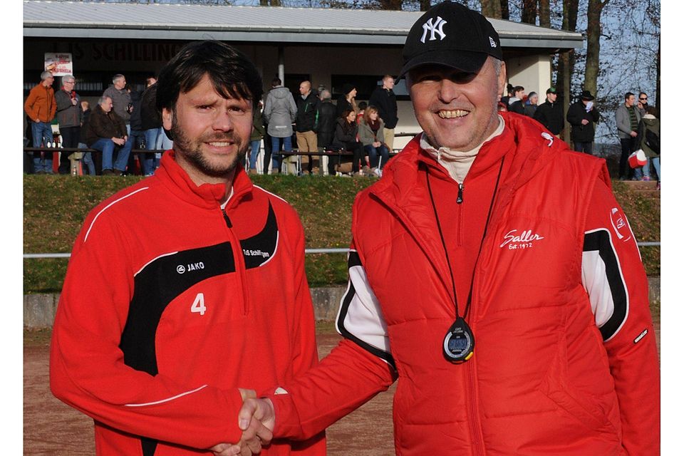 Trainer Gerd Morgen (rechts) ist stolz auf seinen Defensivspieler. ?Ein Klasse Typ?, Dr.-Ing Christian Bohr.