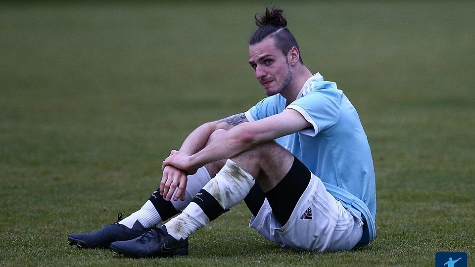 Abschied mit Tränen: Günther Denk verabschiedet sich mit einem Abstieg vom TSV Regen in Richtung Zwiesel.