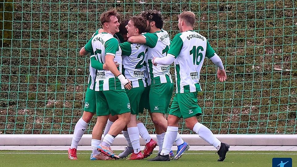 Am Ende definitiv Grund zu Jubeln hatte der SV Schalding Ⅱ nach dem 3:2-Sieg in Garham