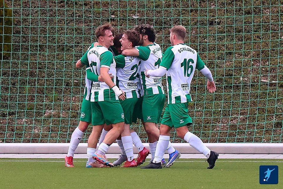 Am Ende definitiv Grund zu Jubeln hatte der SV Schalding Ⅱ nach dem 3:2-Sieg in Garham