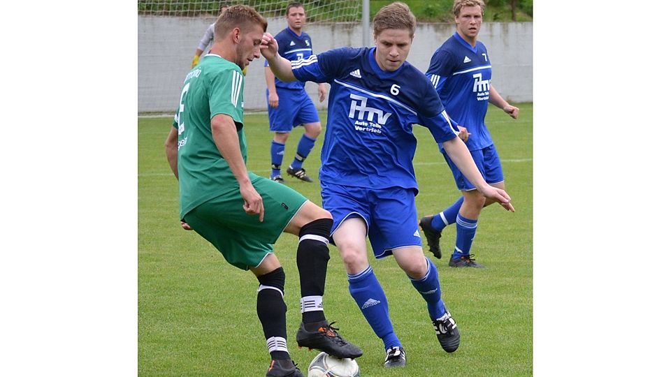 Patrick Lim (links) wagt den Sprung in die A-Klasse zu TuS Hochheim   F: Schlawin