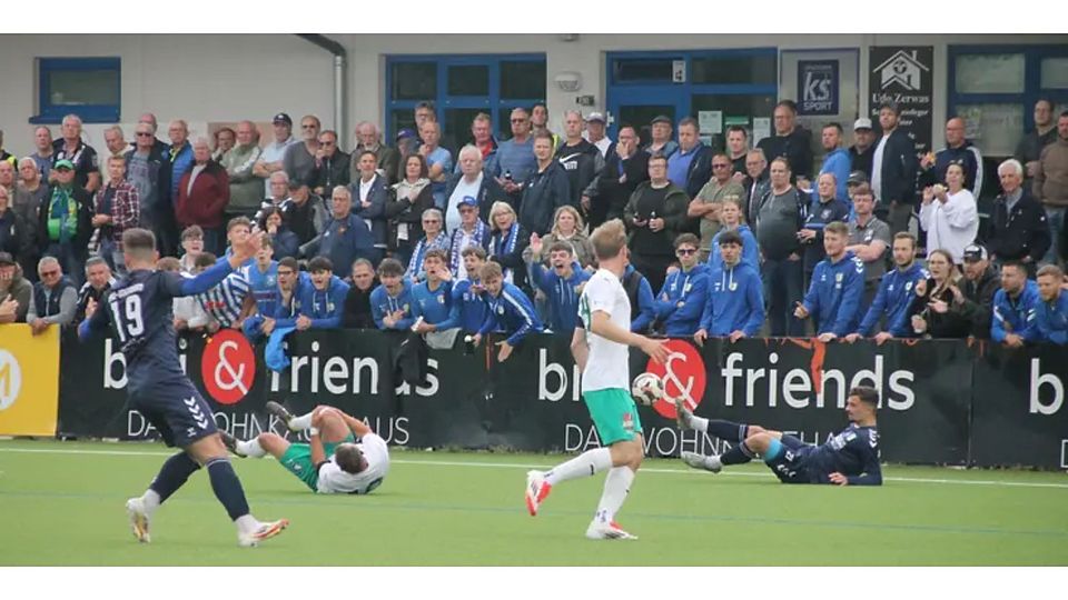 Gelingt der große Wurf? Im „Endspiel“ der Saison gegen den FSV Jägersburg wollen die Petersberger um Noah Juricinec (links, Nummer 19) und Konstantin Breiden, hier im Spiel bei der SG Mülheim-Kärlich, mit ihren Fans im Rücken nochmal alles geben.	Foto: Matthias Schlenger