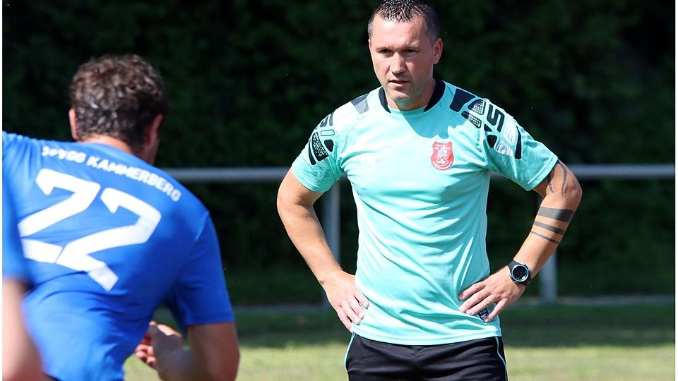 UEFA-A-Lizenz-Inhaber: Trainer Victor Medeleanu.