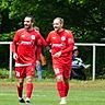 Diese zwei haben allen Grund zum Lachen: Mahsum Sönmez (links) und Spielertrainer Thomas Bober vom SC Reute grüßen von der Bezirksliga-Tabellenspitze.