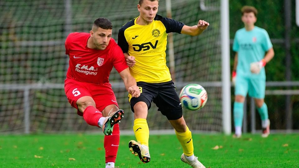  TGB-Verteidiger Seyithan Olcan (links) ist vor dem Sulzer Felix Studer am Ball. | Foto: Steven Van Veen