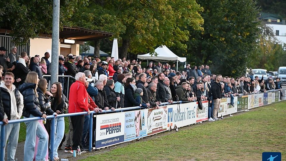 Knapp 400m zahlende Zuschauer waren in Irsch Zeugen eines spektakulären Derbys zwischen der SG Saartal und dem SV Tawern.