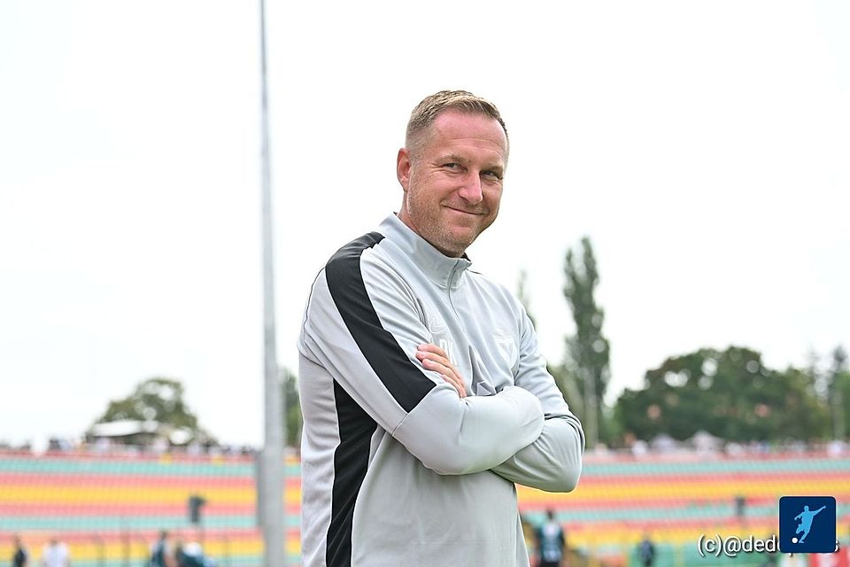 Dennis Kutrieb hat gut lachen: er hat eine neue Herausforderung gefunden.  Dennis Kutrieb hat gut lachen: er hat eine neue Herausforderung gefunden.