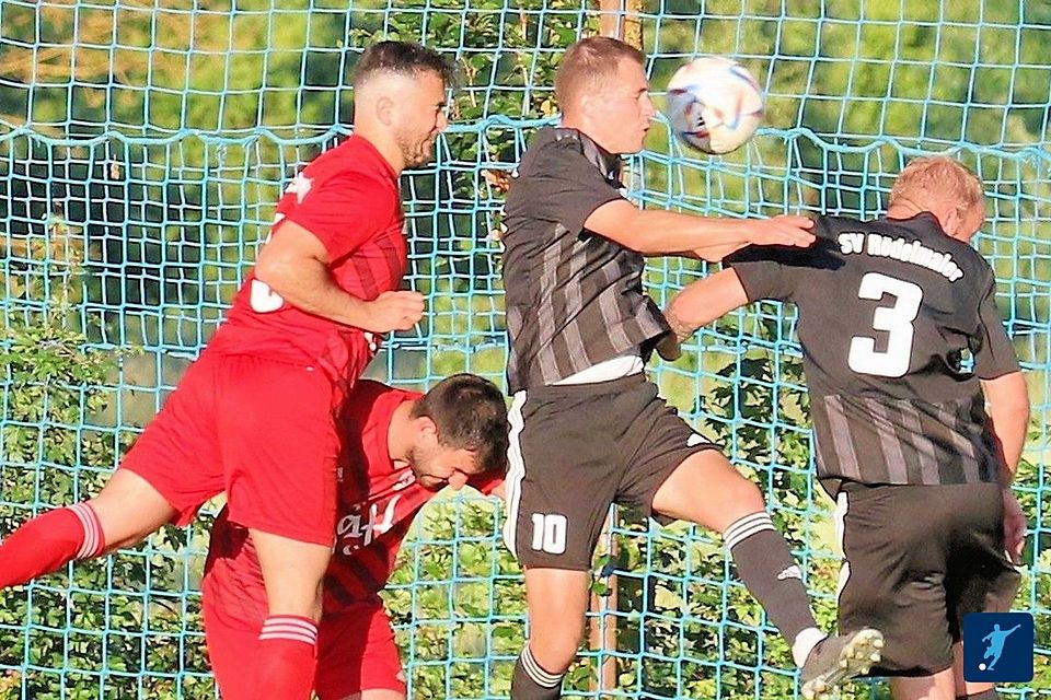 Der SV Rödelmaier ist wieder eher am Ball als die Gegner. Der SV Rödelmaier ist wieder eher am Ball als die Gegner.
