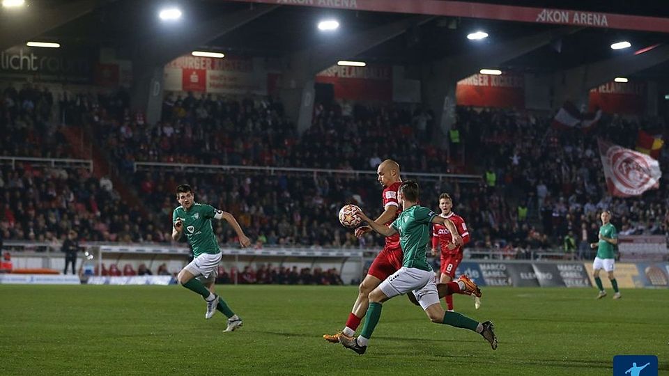 Volle Tribünen am Dallenberg: Das Derby zwischen den Würzburger Kickers und Schweinfurt 05 sorgte für eine neuen Zuschauerrekord in der Regionalliga Bayern in der laufenden Saison.