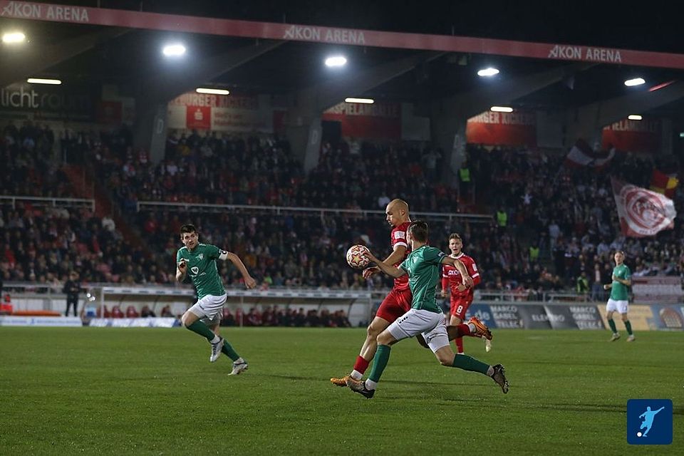 Volle Tribünen am Dallenberg: Das Derby zwischen den Würzburger Kickers und Schweinfurt 05 sorgte für eine neuen Zuschauerrekord in der Regionalliga Bayern in der laufenden Saison.