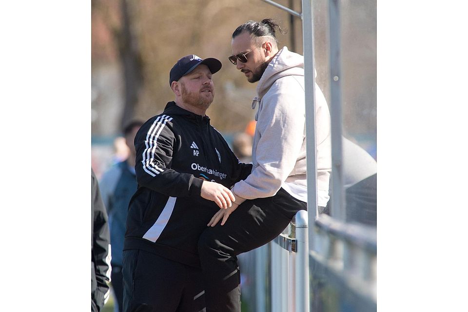 Führungsduo beim FC Deisenhofen: Spielmacher Yasin Yilmaz (r.) und Trainer Andreas Pummer. Amateurfußball-Legende Yilmaz hört nach dieser Saison als Spieler auf und strebt ebenfalls die Trainerlaufbahn an.