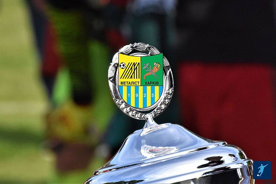 Der Siegerpokal beim Novesia-Cup ging an die Ukrainer von Metalist Charkiw.
