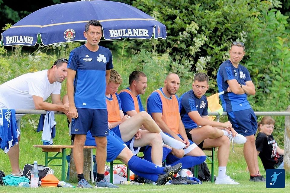 SG-Trainer Andy Danz (Zweiter von links)