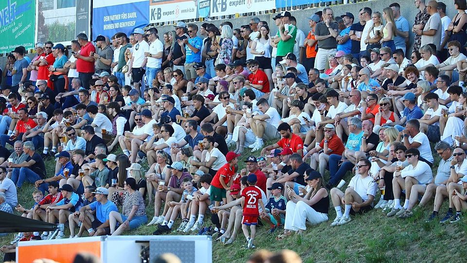 Über 3000 Zuschauer zog das Relegations-Hinspiel des ASV Cham an – Saisonrekord im Oberpfälzer Amateurfußball!