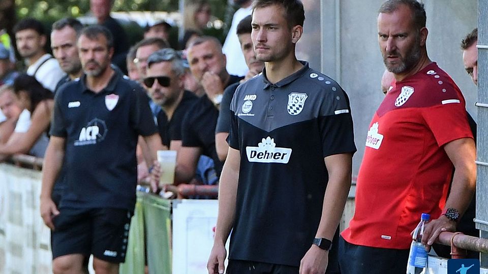 Der TSV Rain/Lech um den sportlichen Leiter Jürgen Meißner (re.) hat sich von Trainer Tjark Dannemann getrennt 