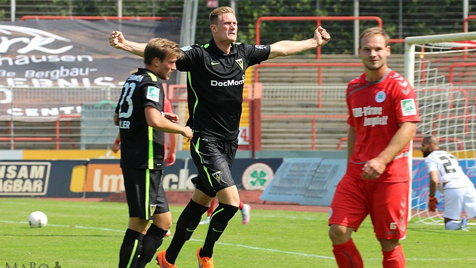 Der Alemanne Jannik Löhden jubelt über einen seinen beiden Treffer beim 4:1-Sieg in Oberhausen. F: Mark Bohla