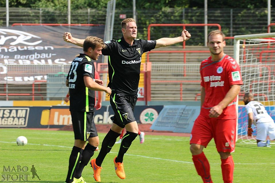 Der Alemanne Jannik Löhden jubelt über einen seinen beiden Treffer beim 4:1-Sieg in Oberhausen. F: Mark Bohla