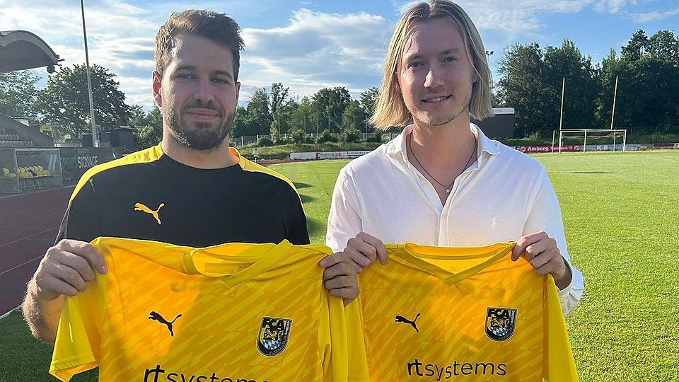 Alexander Kloos (l.) und Samuel Hofmann sind zwei der Neuzugänge beim FC Amberg.